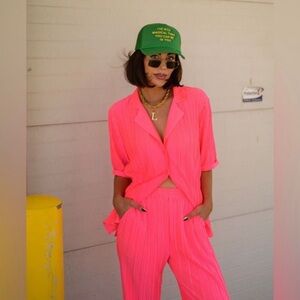 LALA ORIGINAL The World is Yours Plissé Set in Electric Pink size M